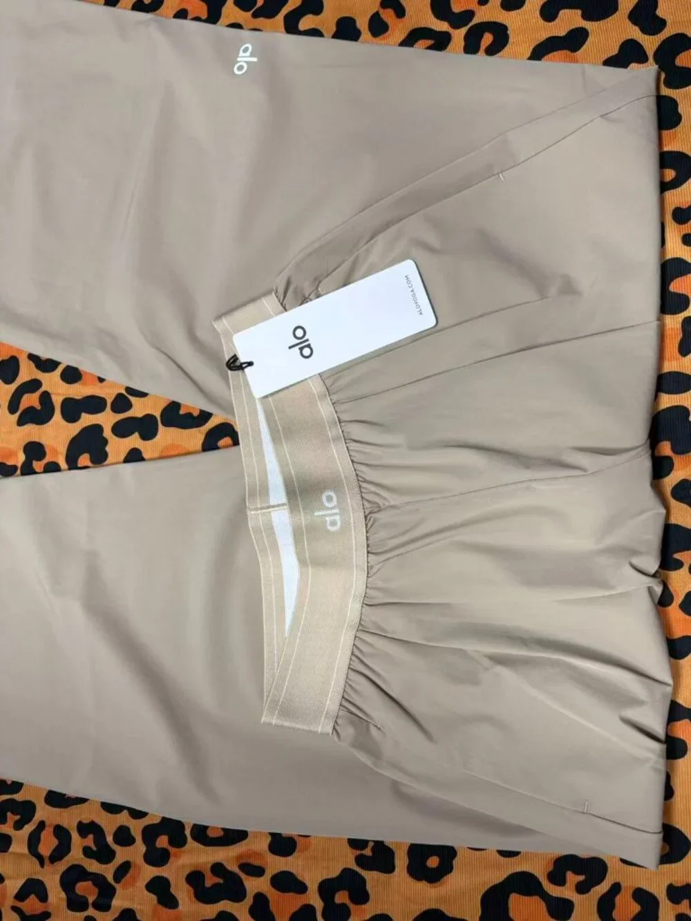 👑Alo Yoga Suit Up Trouser Gravel Color Regular 30-inch Inner Seam Length 🌟 - Picture 3 of 9